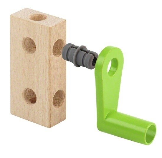 Detailopname van schroeven, moeren en gereedschap &ndash; Brio Builder constructieset in actie