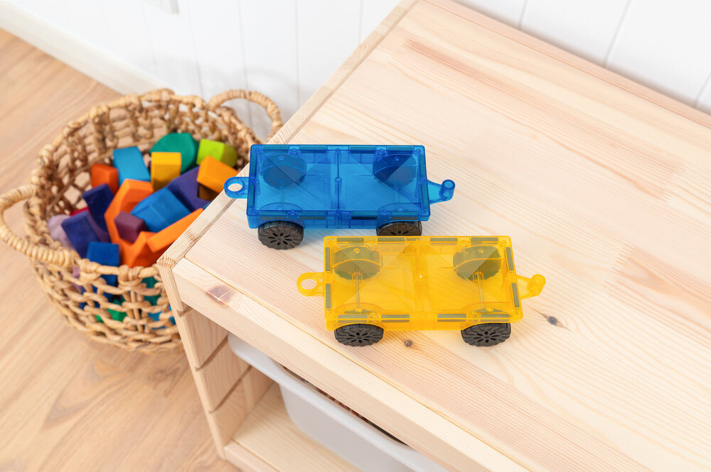 Educatief speelgoed Connetix Rainbow Car Pack op tafel