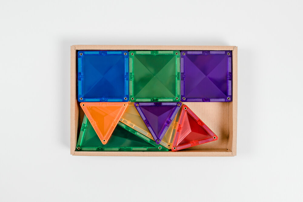 Detailfoto magnetische tegels in regenboogkleuren