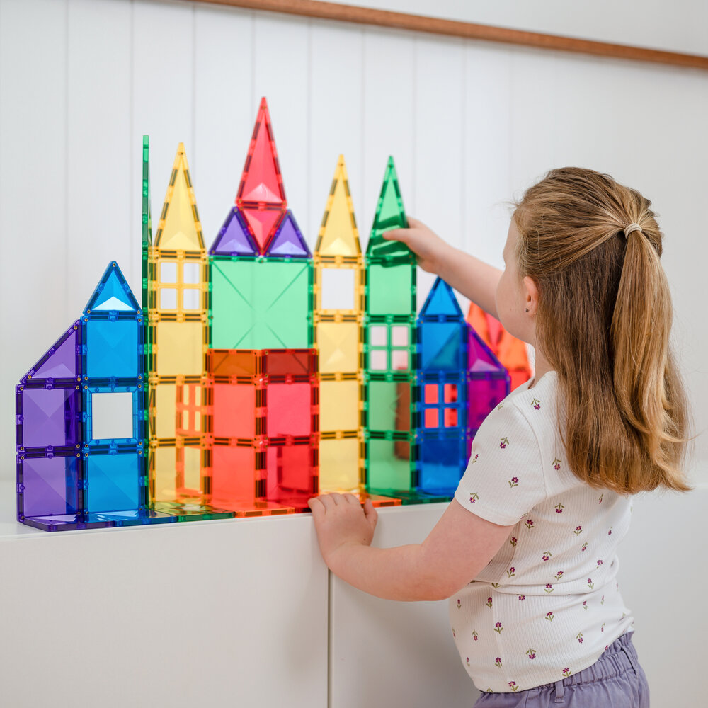 Kind speelt met Connetix Creative Pack 102-delig