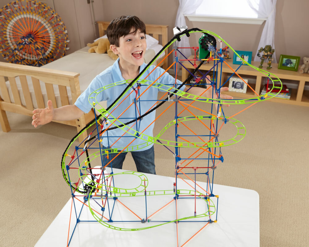 Speelsituatie met K&rsquo;Nex Typhoon Frenzy Roller Coaster &ndash; 649-delig thuis