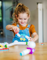 Kind bouwt flexibele robot met SmartMax Roboflex Plus set