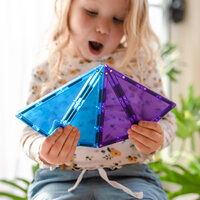 Kind speelt met Connetix Geometry Pack 30-delig