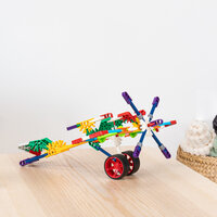 K&rsquo;Nex Custom Cruisers &ndash; voertuigmodel op tafel tijdens speel- en bouwmoment